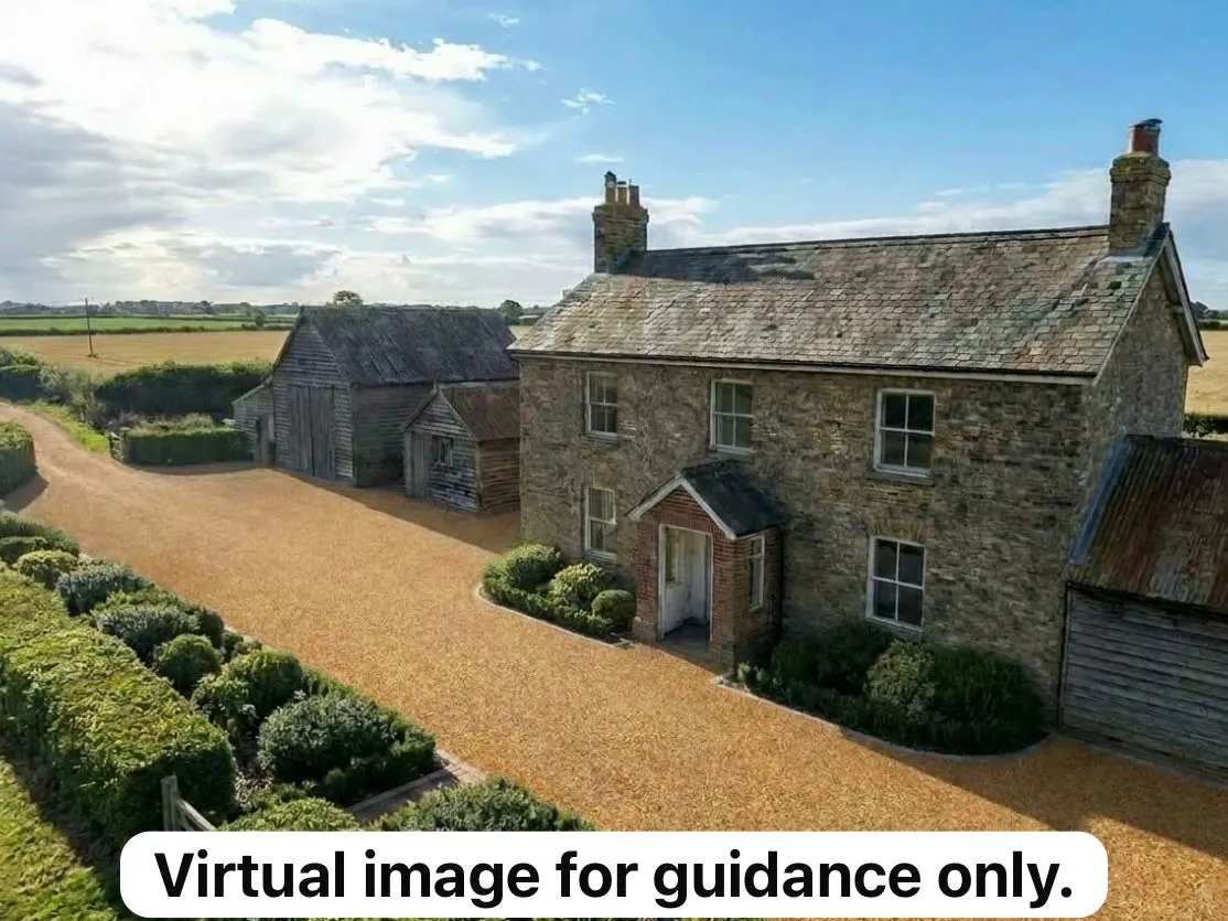 5 bed house for sale — Wellington Road, Rainham