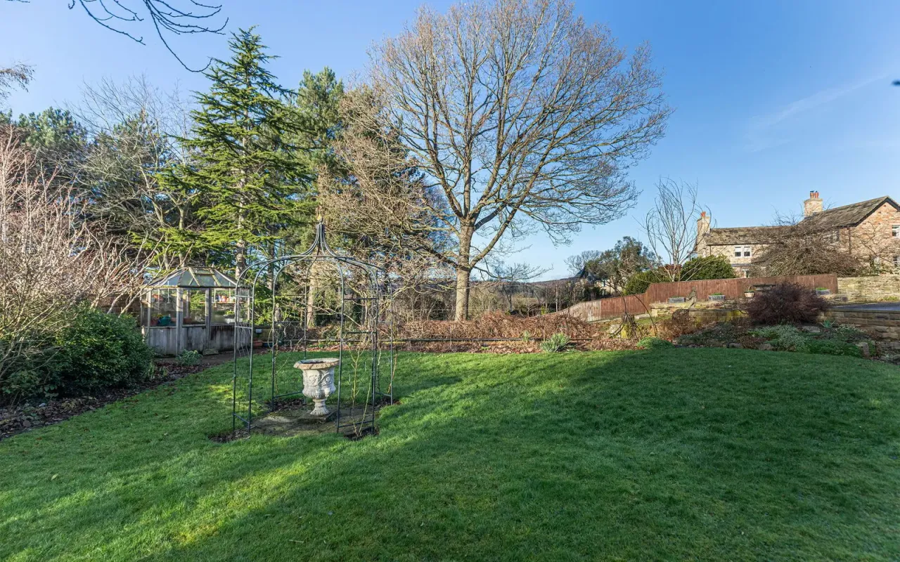 Swallowfield, Hill Top, Cawthorne, photo 39