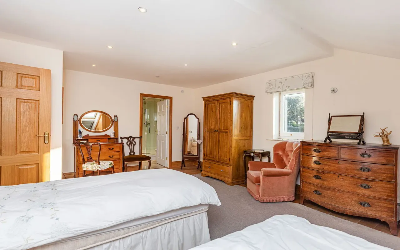 Swallowfield, Hill Top, Cawthorne, photo 19