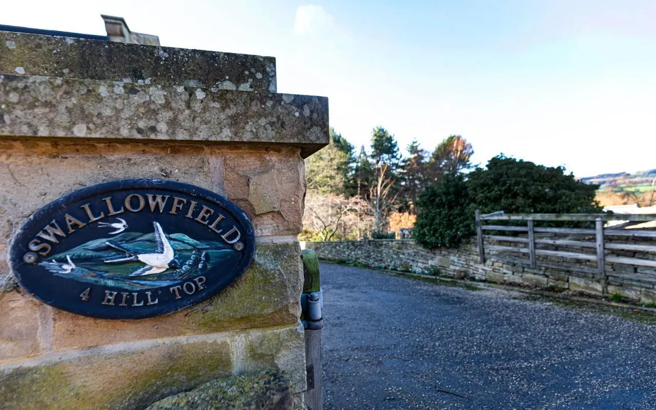 Swallowfield, Hill Top, Cawthorne, photo 37