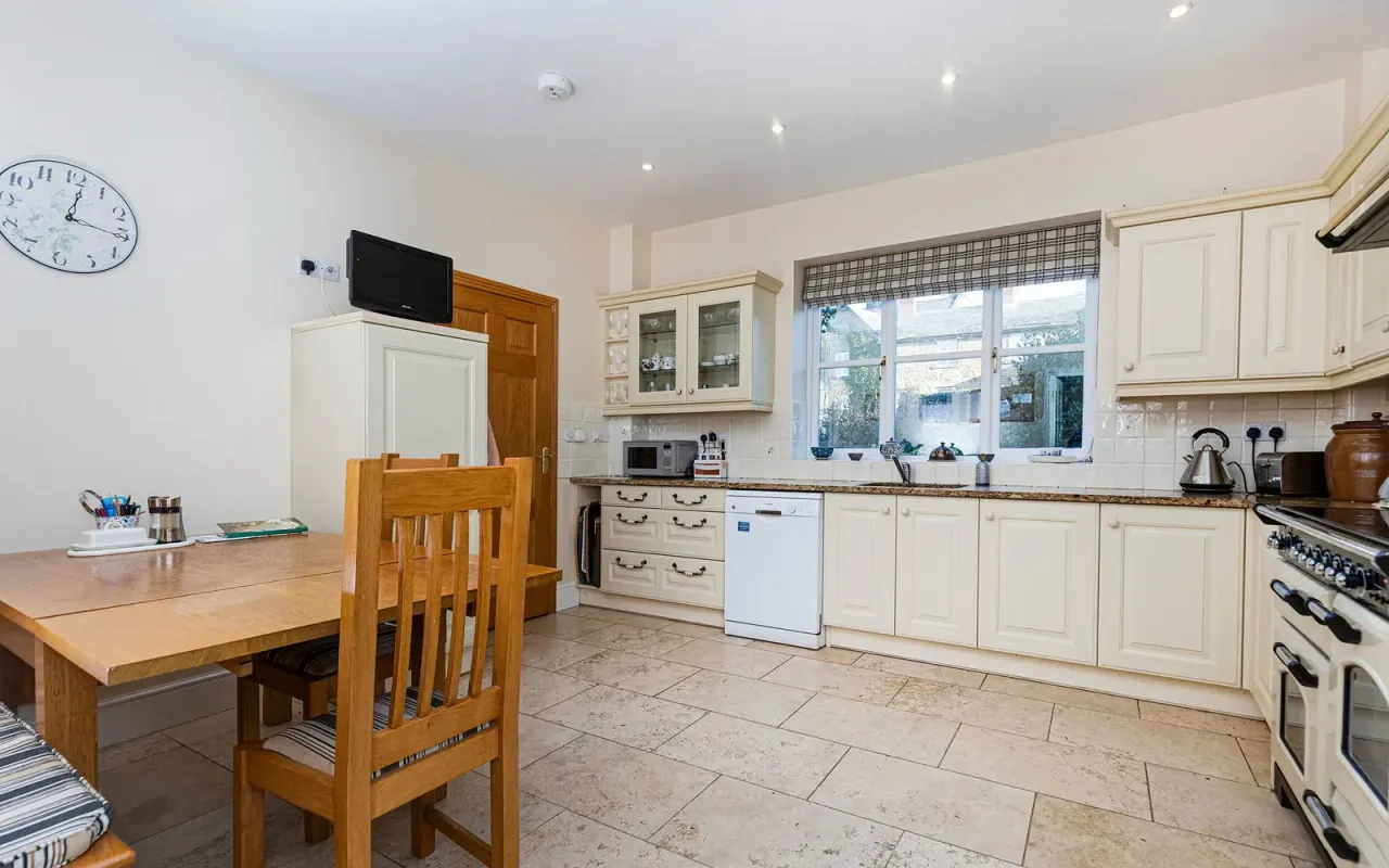 Swallowfield, Hill Top, Cawthorne, photo 9