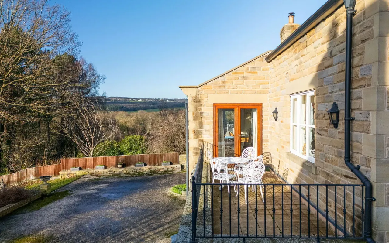 Swallowfield, Hill Top, Cawthorne, photo 29