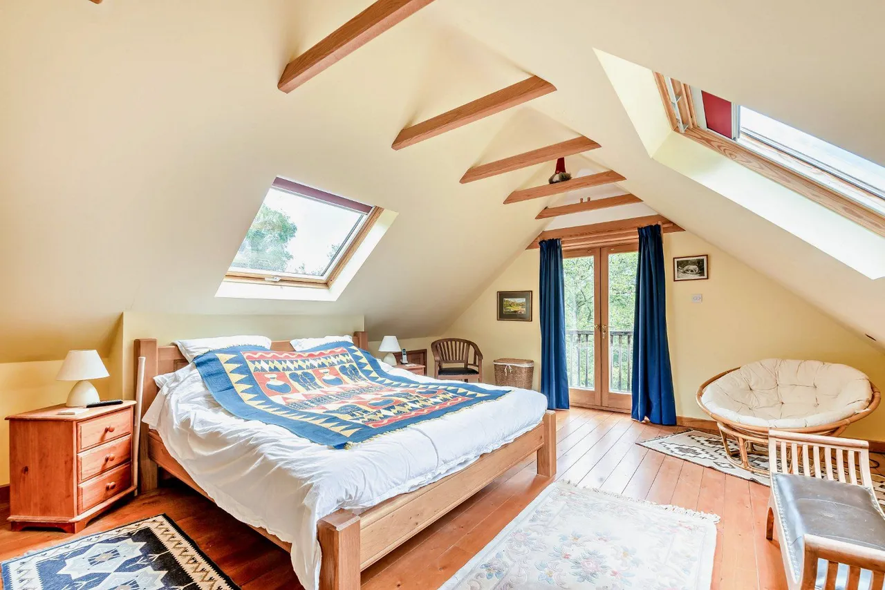 Fernbrae Close, Rowledge, Farnham, Surrey, GU10 4ED, photo 11