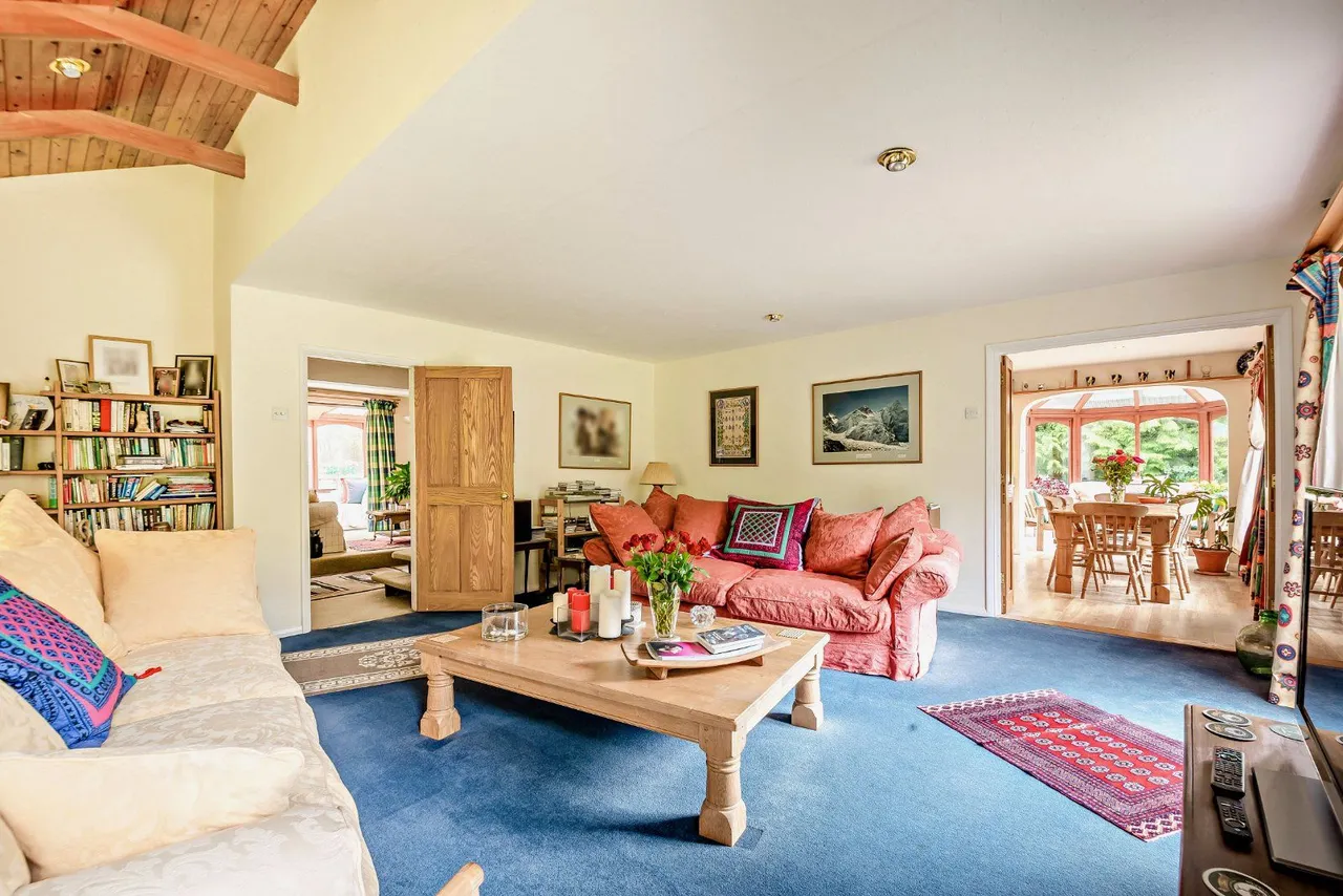 Fernbrae Close, Rowledge, Farnham, Surrey, GU10 4ED, photo 7