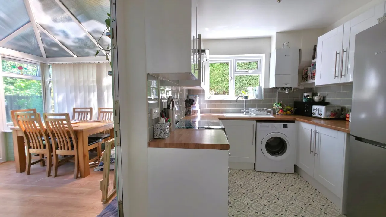 Chestnut Road, Horley, RH6, photo 10