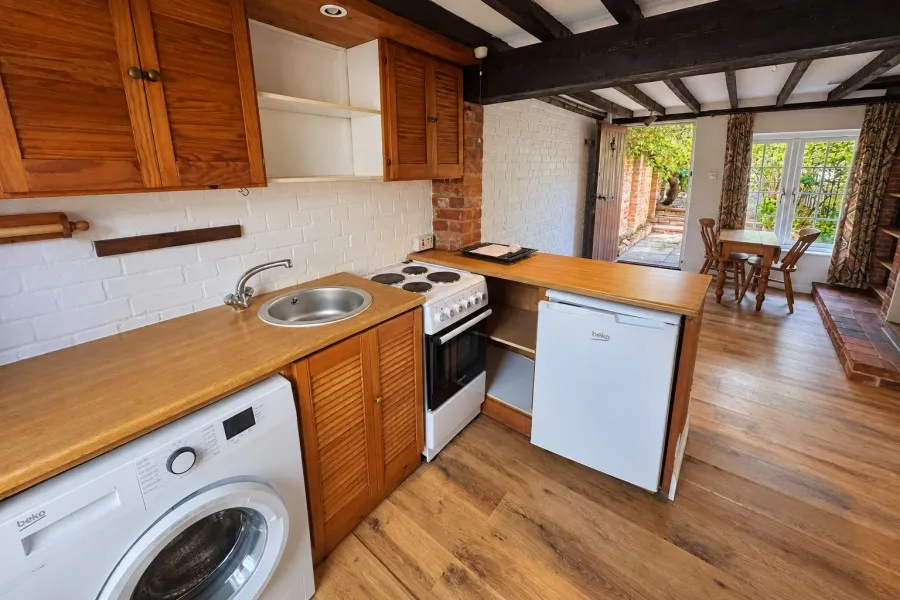 Grove Heath Road, Ripley, GU23, photo 2