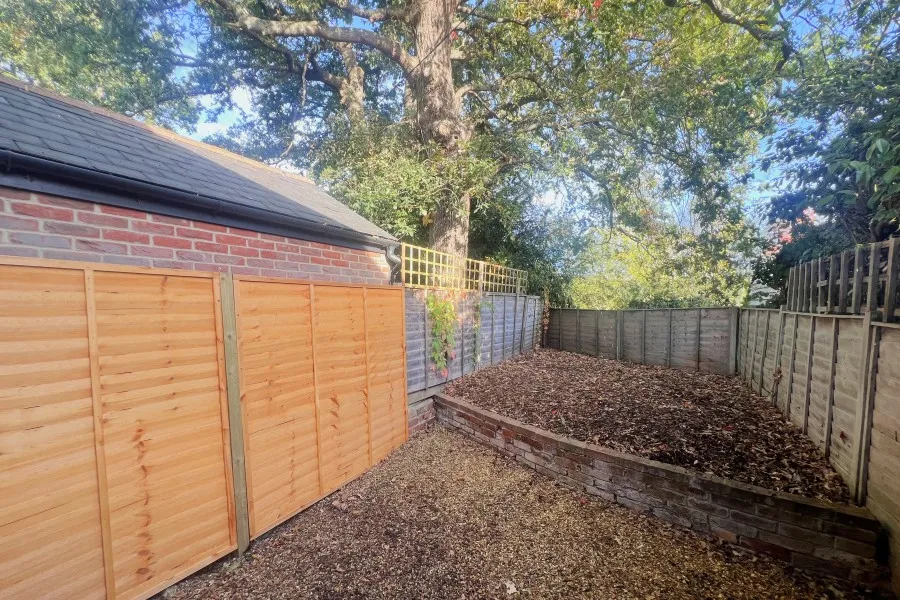 Grove Heath Road, Ripley, GU23, photo 5