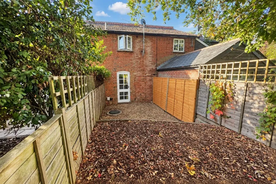 Grove Heath Road, Ripley, GU23, photo 4