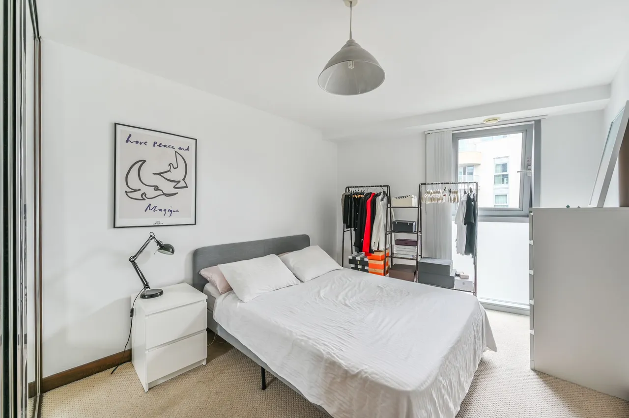 51 Vicentia Court, Bridges Court Road, London, photo 4