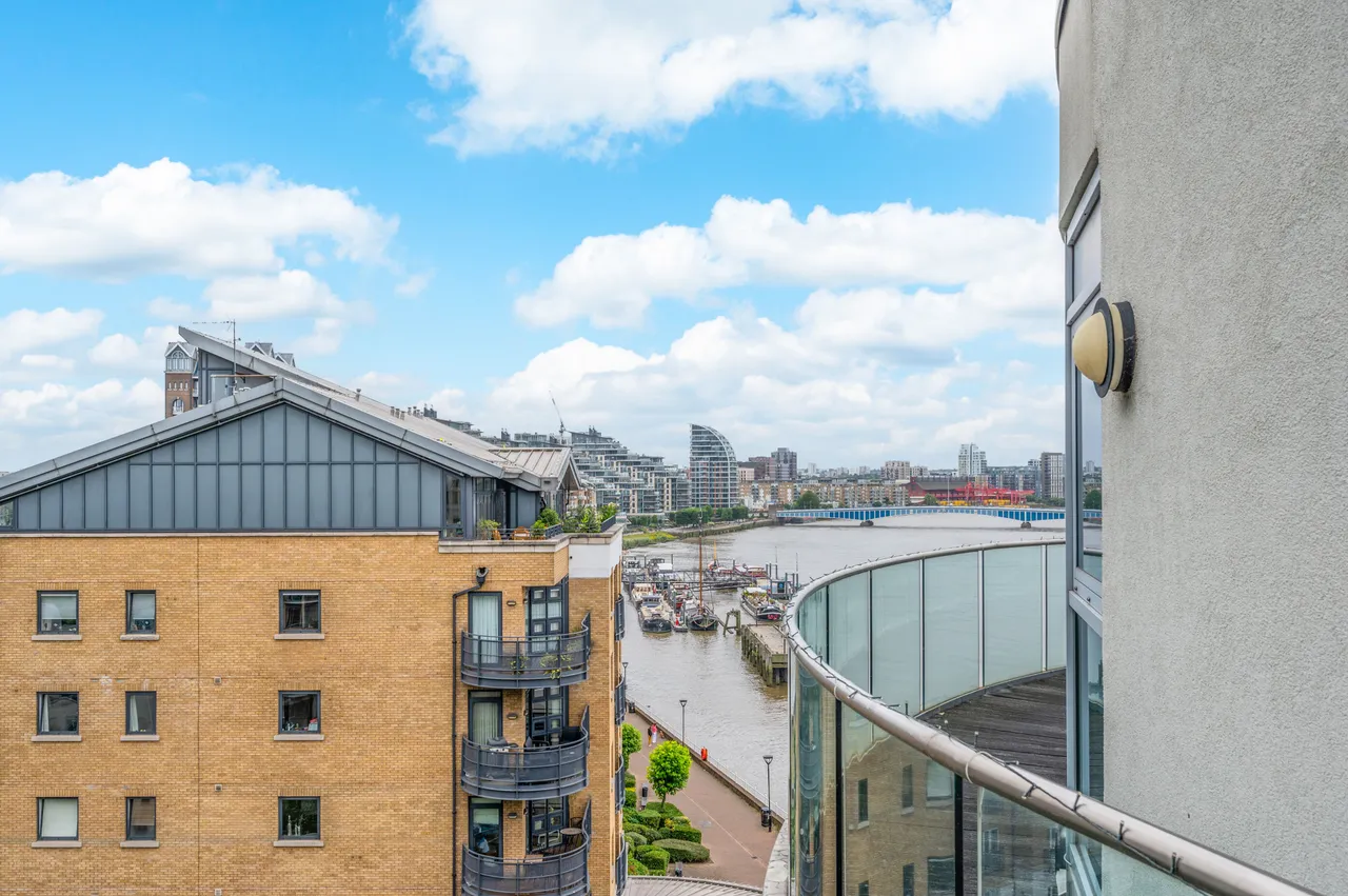 51 Vicentia Court, Bridges Court Road, London, photo 8