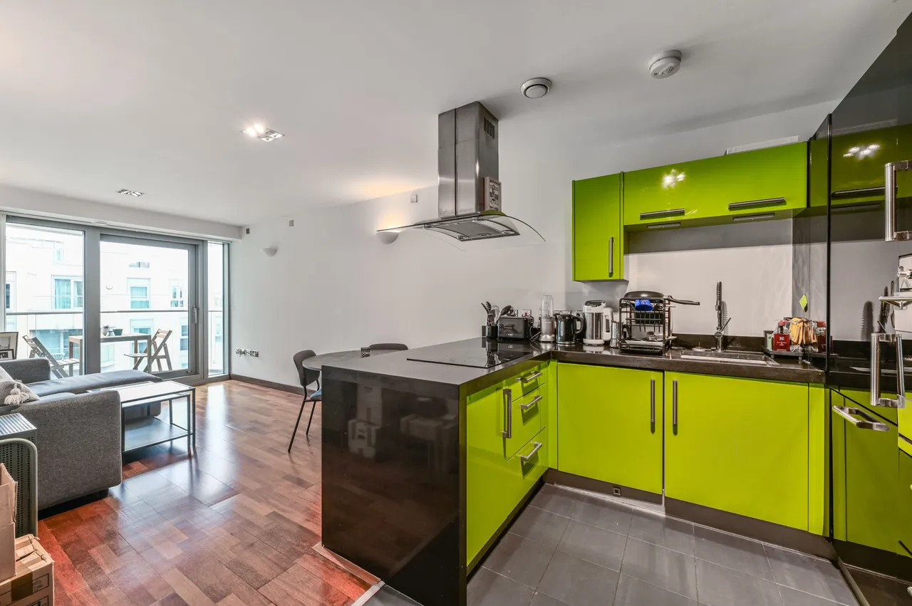 1 bed flat to rent — 51 Vicentia Court, Bridges Court Road, London