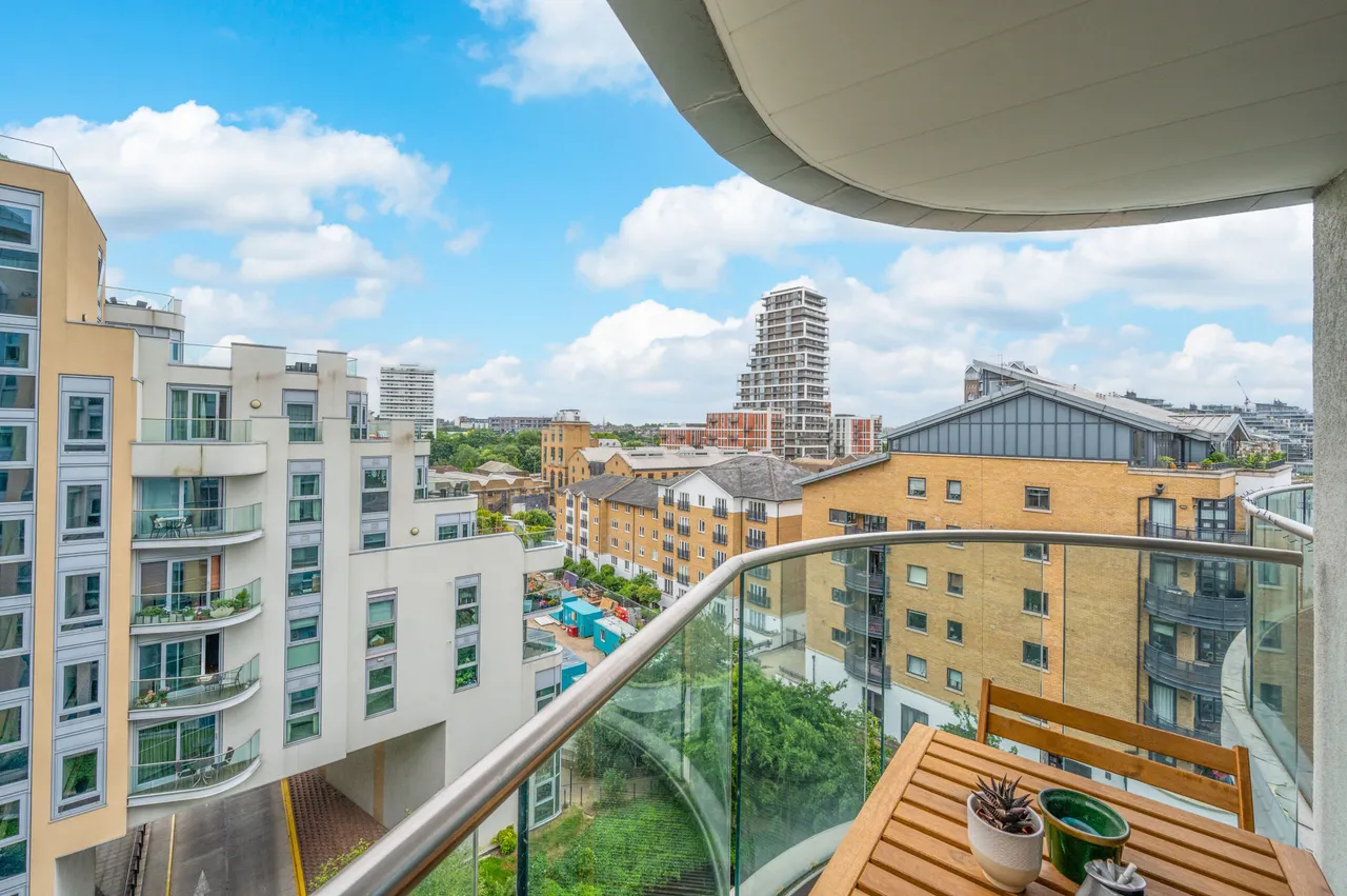 51 Vicentia Court, Bridges Court Road, London, photo 7