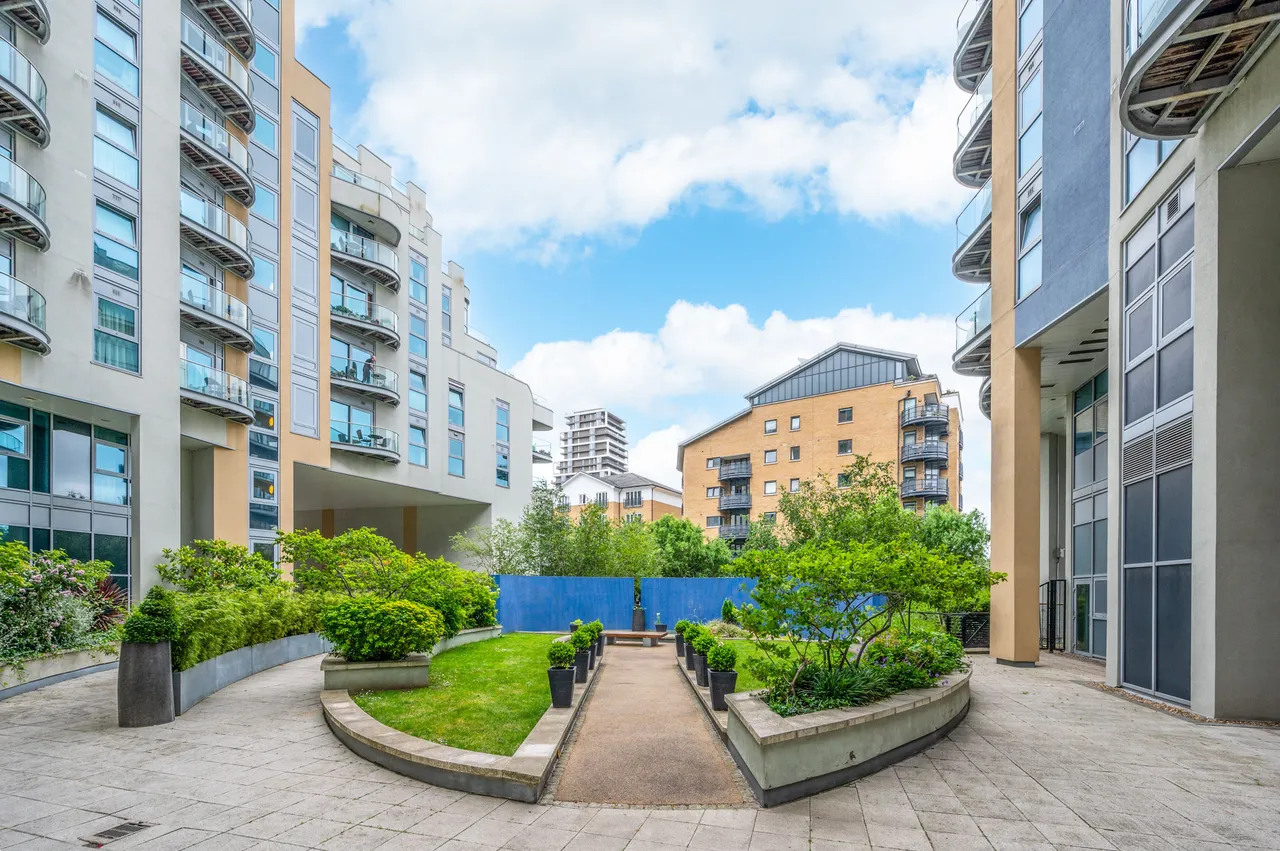 51 Vicentia Court, Bridges Court Road, London, photo 9