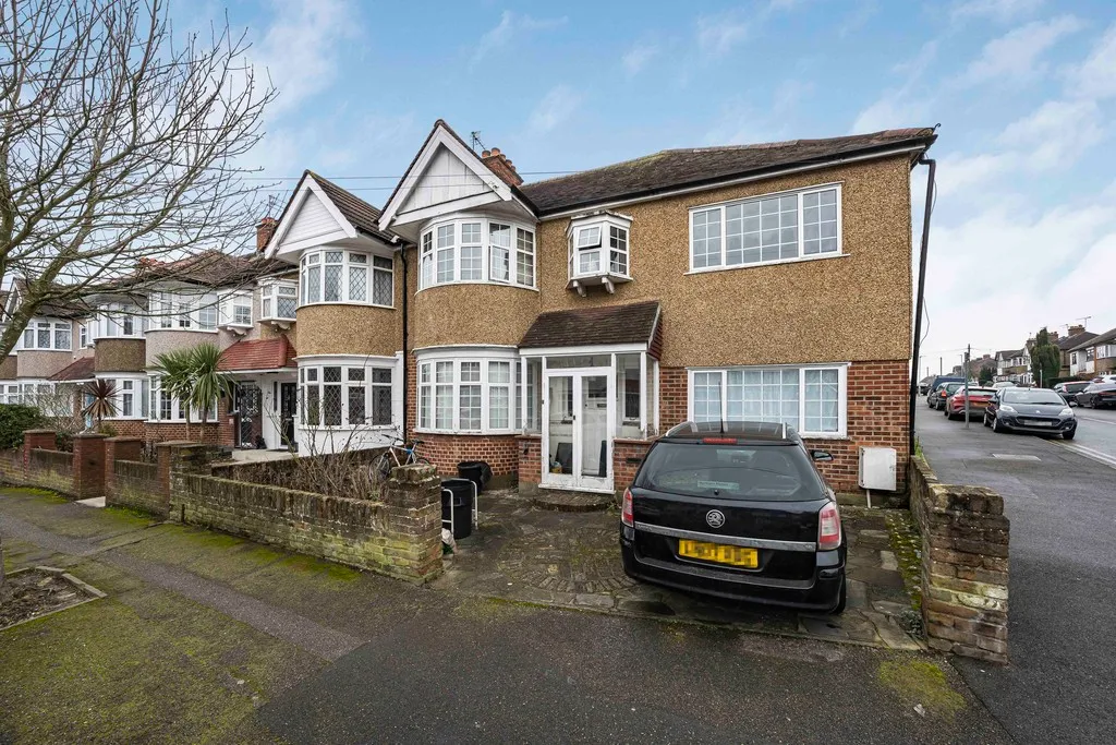 5 bed house for sale — Torcross Road, Ruislip, HA4