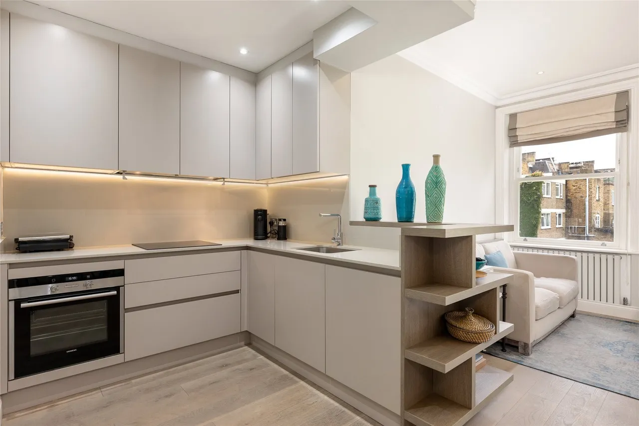 Earl's Court Road, Earl's Court, SW5, photo 3