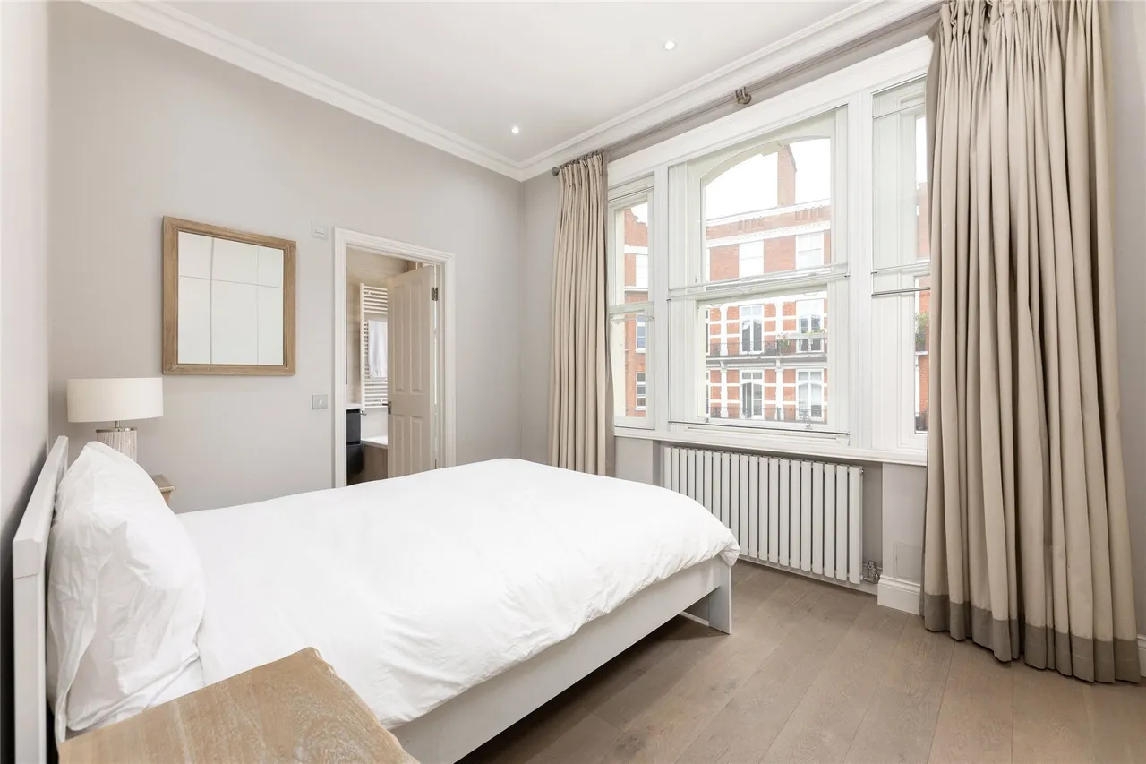 Earl's Court Road, Earl's Court, SW5, photo 5