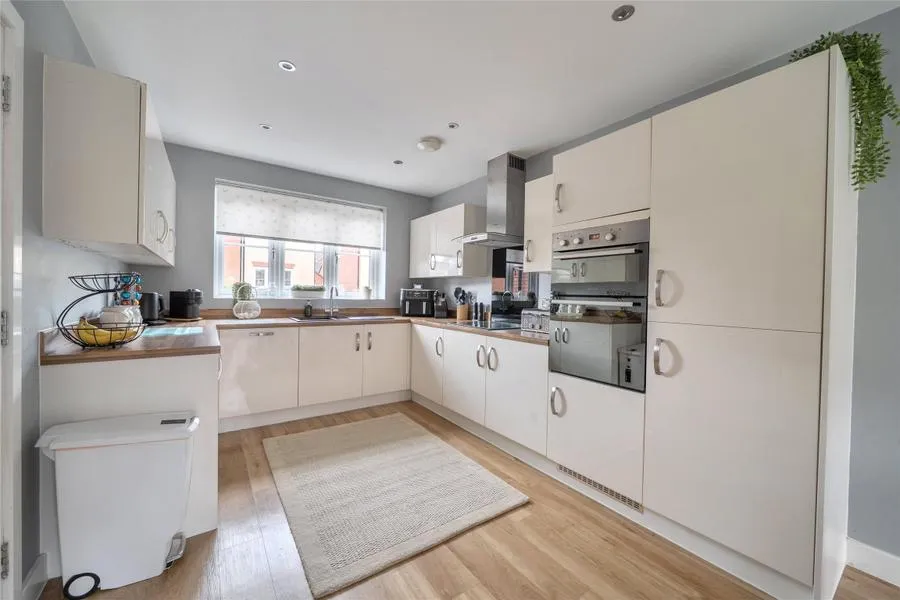 Greenwood Drive, Stoke Orchard, GL52, photo 5