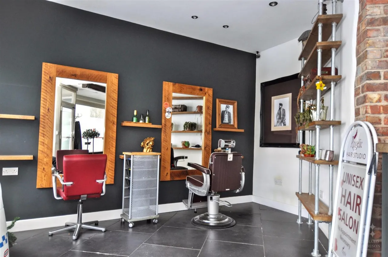 Freehold Retail Premises, LE11, photo 6