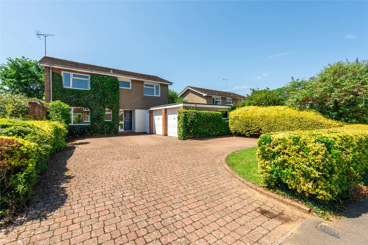 4 bed house for sale, The Gardens, Cloisters Road, SG6