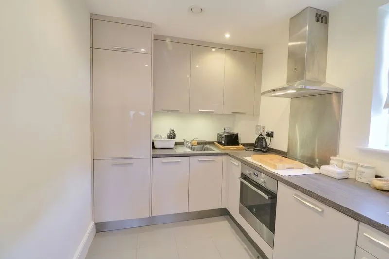 Woodcote Valley Road, Purley, CR8, photo 5