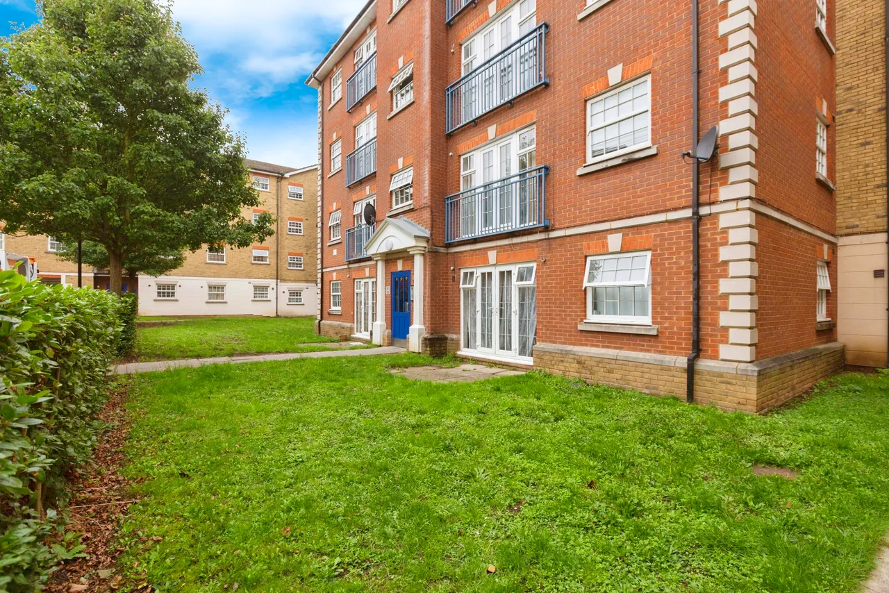 Queensberry Place, London, E12, photo 14