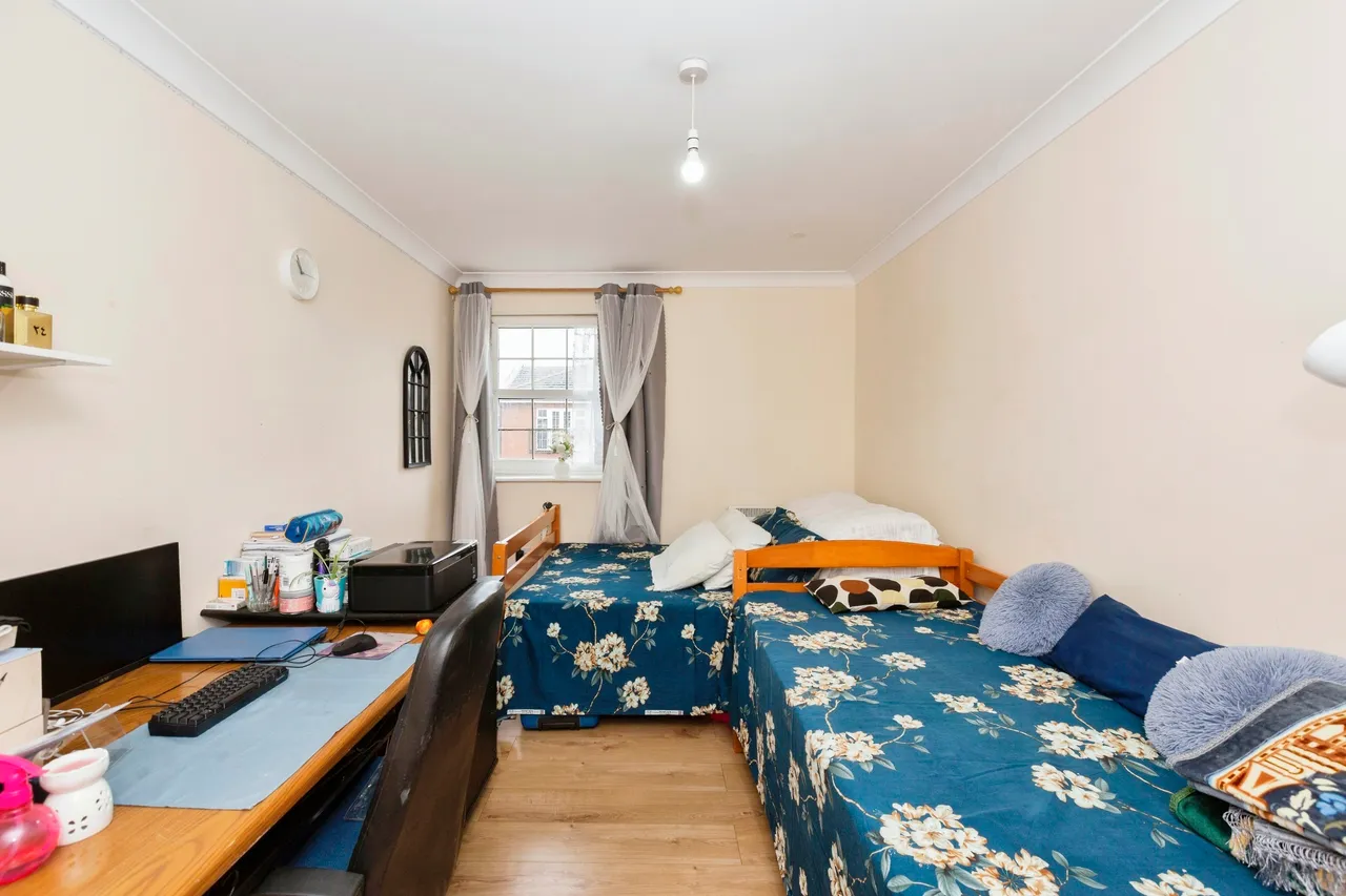 Queensberry Place, London, E12, photo 7