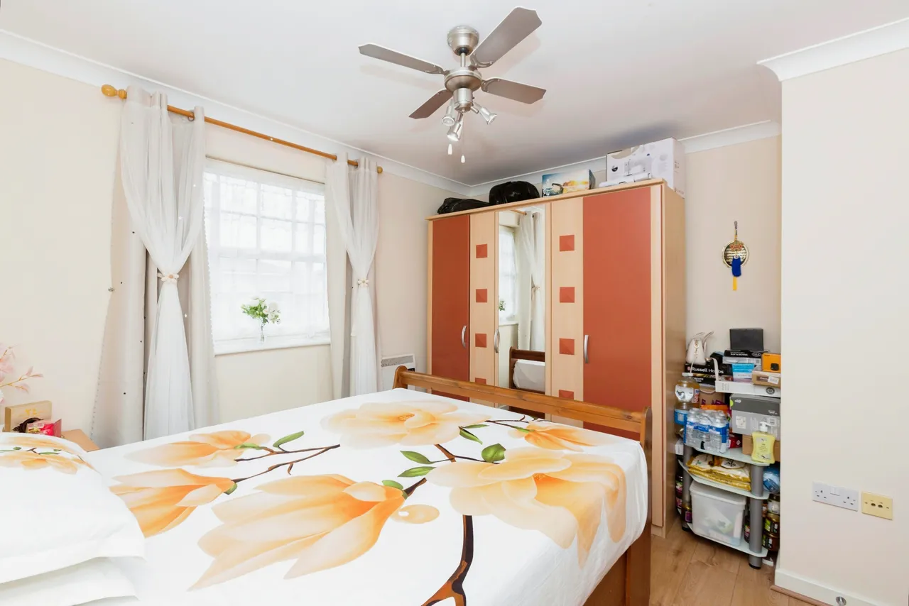 Queensberry Place, London, E12, photo 5