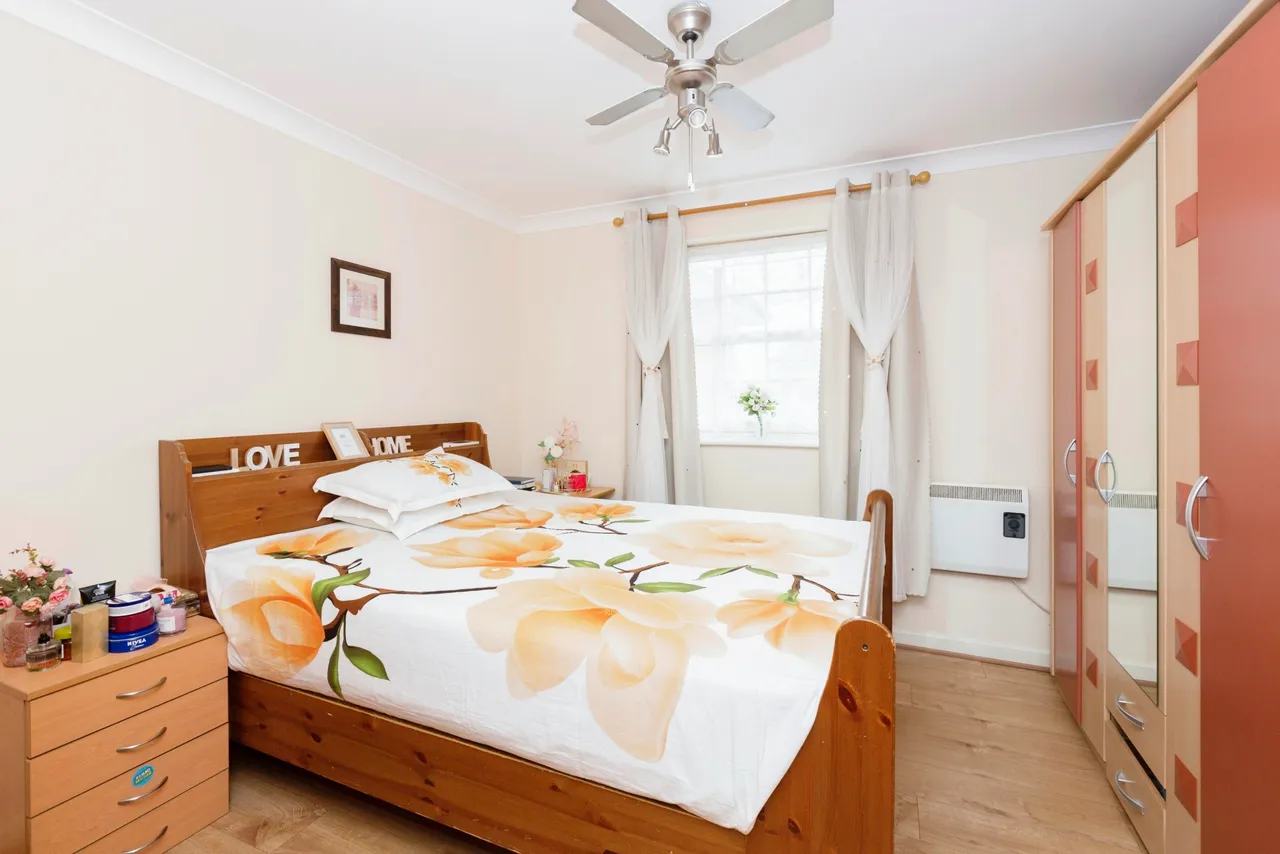 Queensberry Place, London, E12, photo 6
