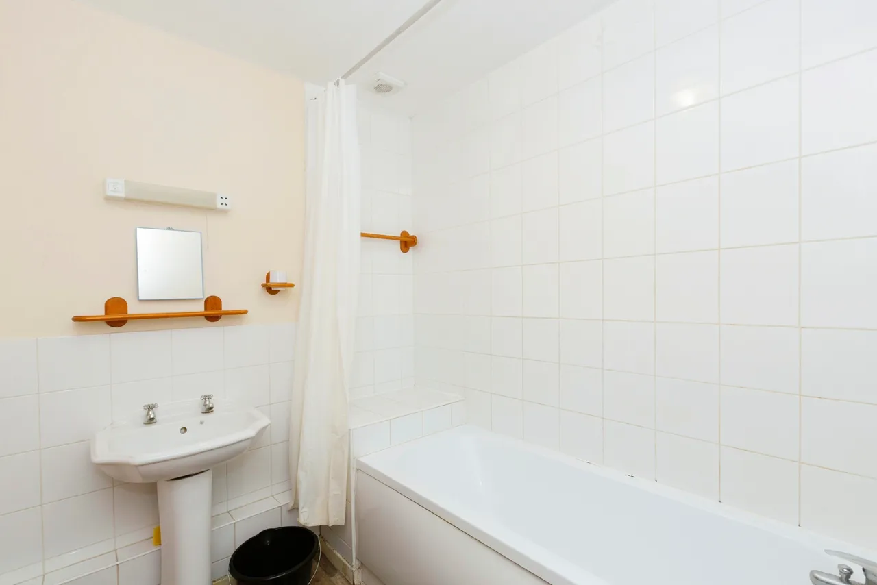 Queensberry Place, London, E12, photo 12