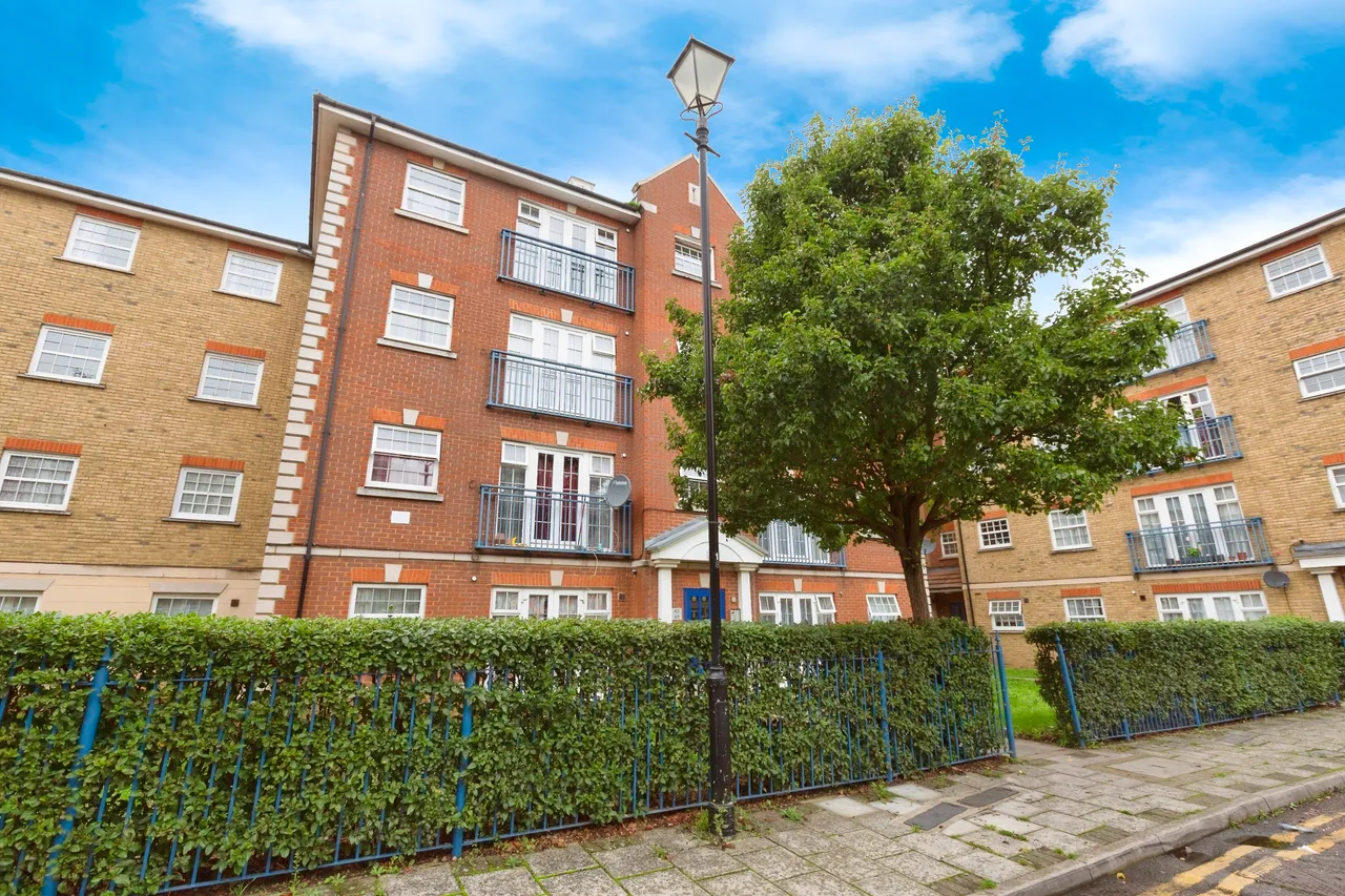 Queensberry Place, London, E12, photo 15