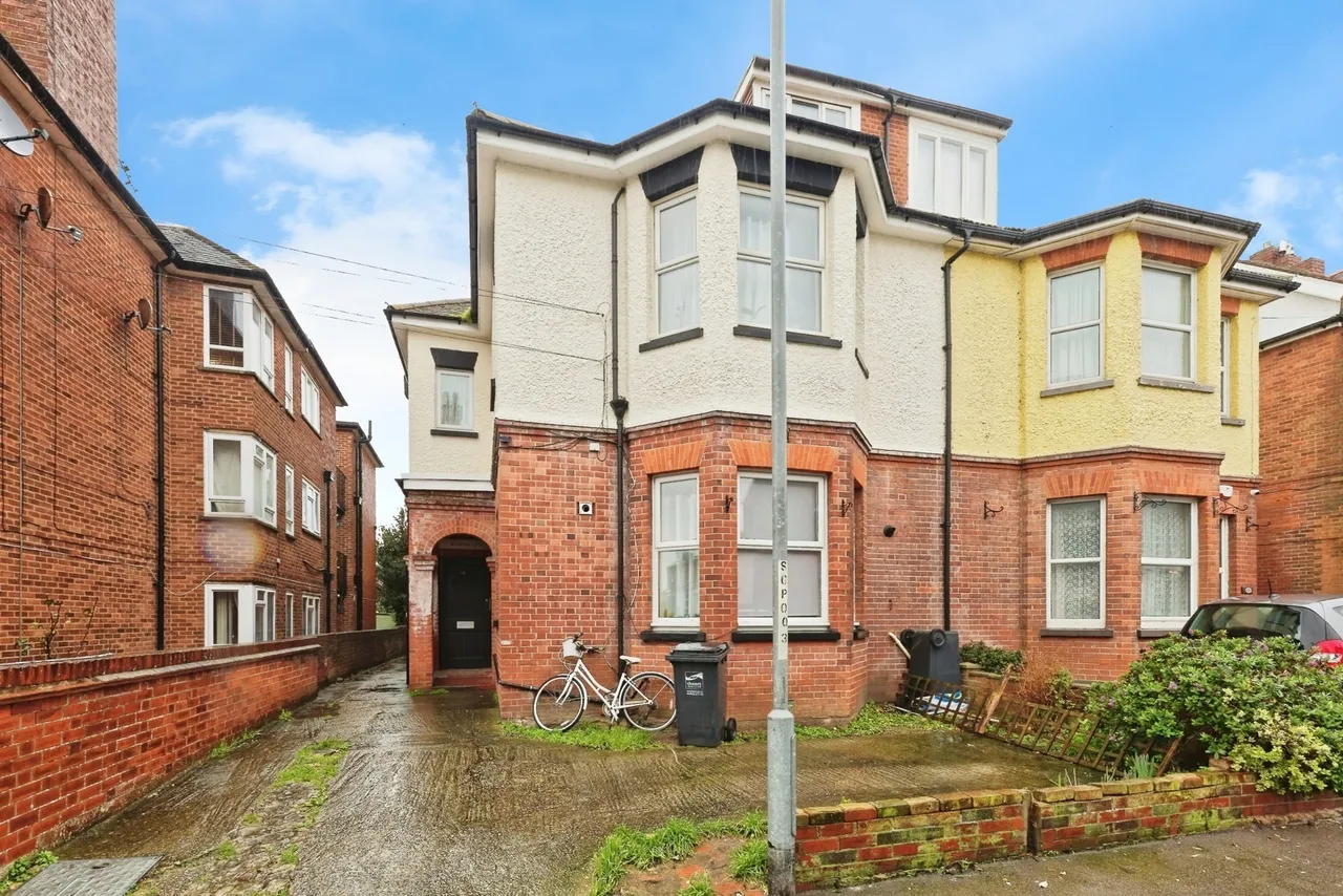2 bed flat for sale, Surrey Road, Cliftonville, CT9