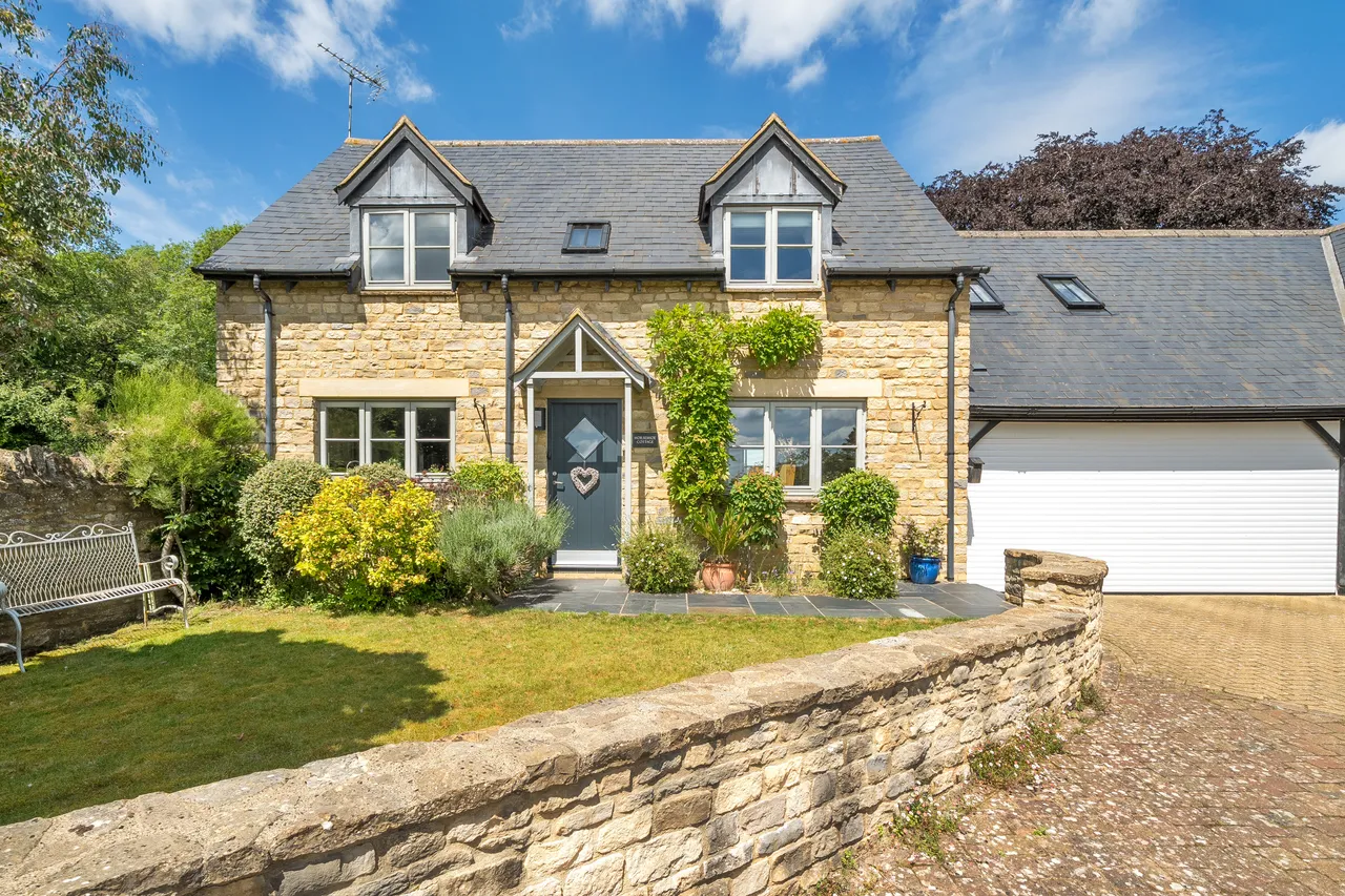 4 bed house for sale — Hinton in the Hedges, Nr Brackley, NN13