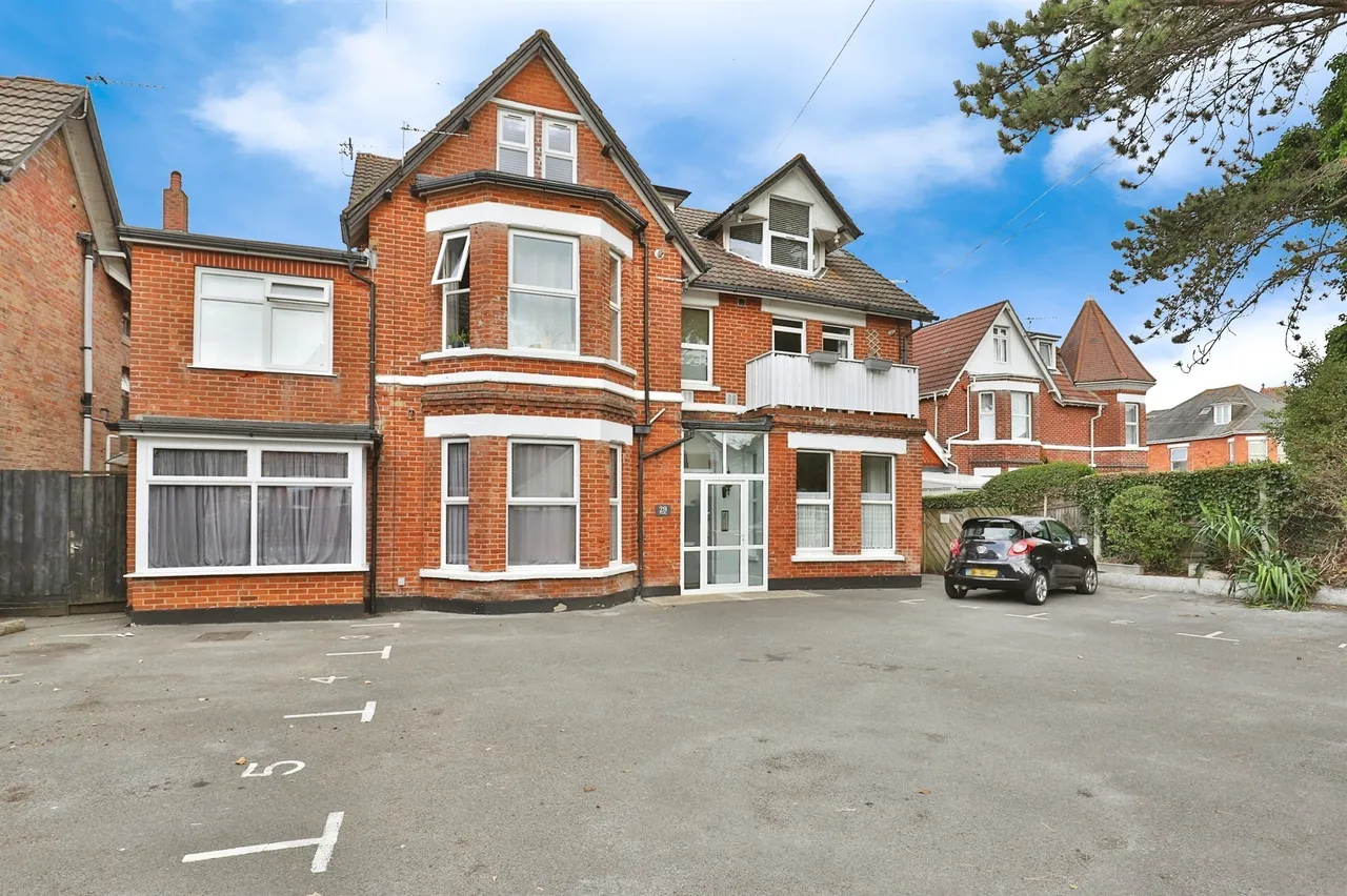 2 bed flat for sale — Cecil Road, BOURNEMOUTH