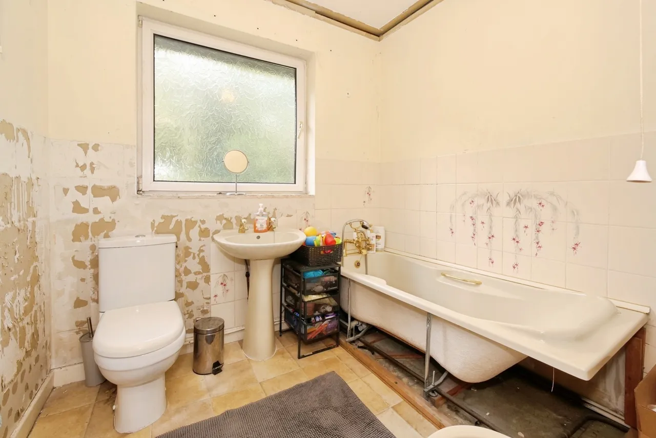 Llandeilo Road, Gorslas, SA14, photo 16