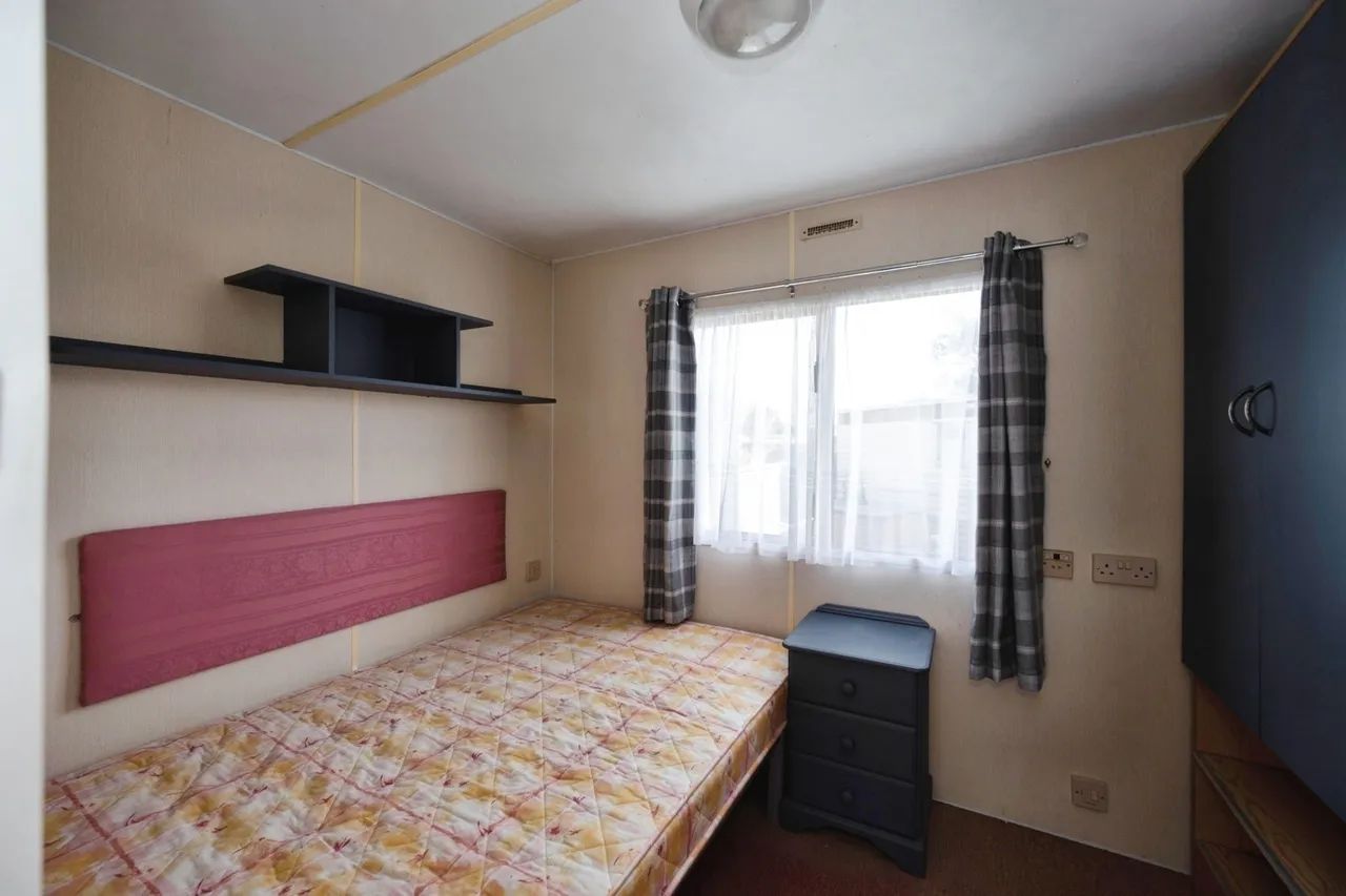 Bosmere Road, Hayling Island, PO11, photo 17