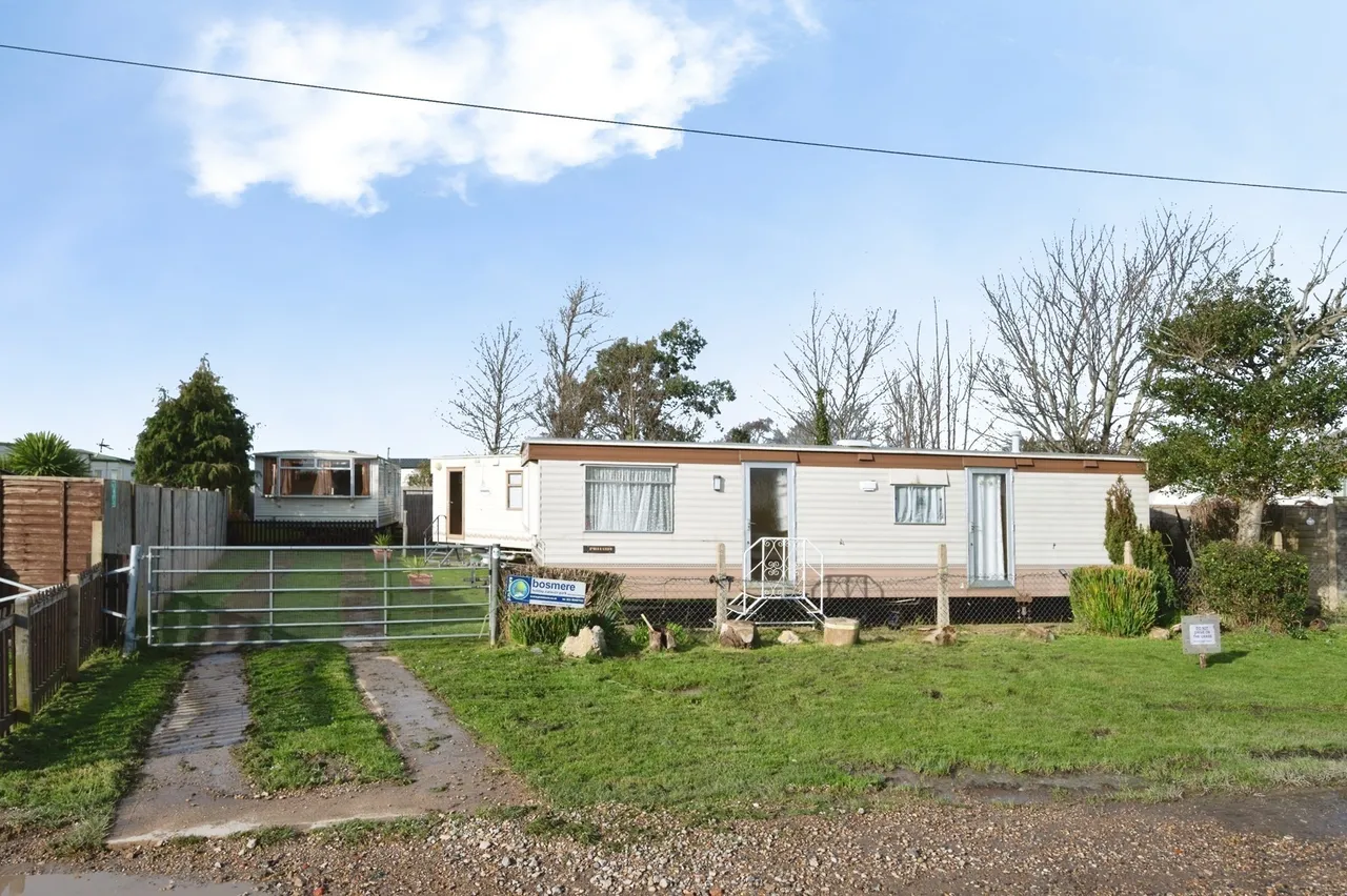 Bosmere Road, Hayling Island, PO11, photo 2
