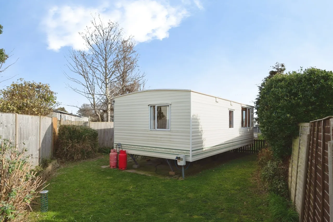 Bosmere Road, Hayling Island, PO11, photo 6