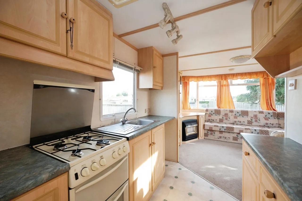Bosmere Road, Hayling Island, PO11, photo 12