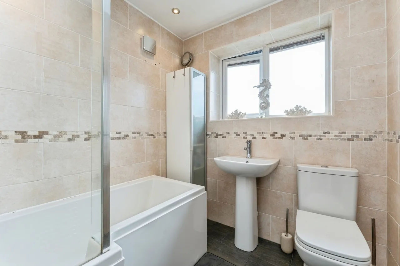 Glenwood Road, Little Sutton, CH66, photo 17