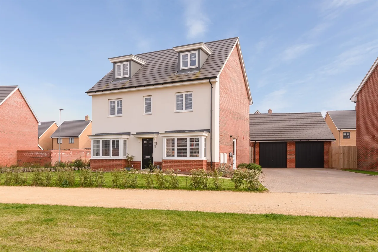 5 bed house for sale — Mason Drive, MALDON