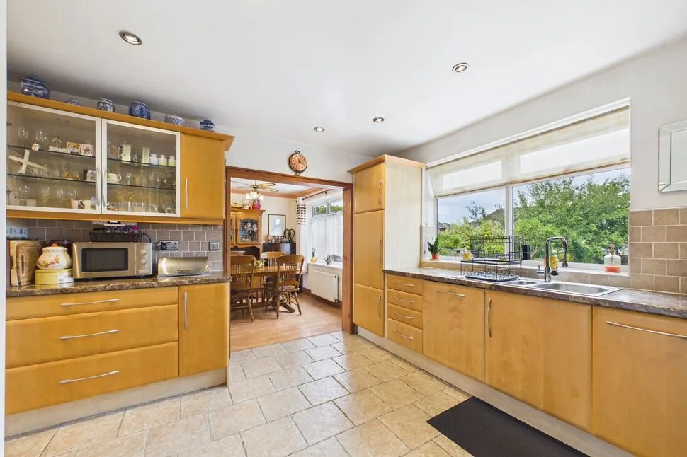Brooklands Avenue, Seacroft, Leeds, LS14, photo 4