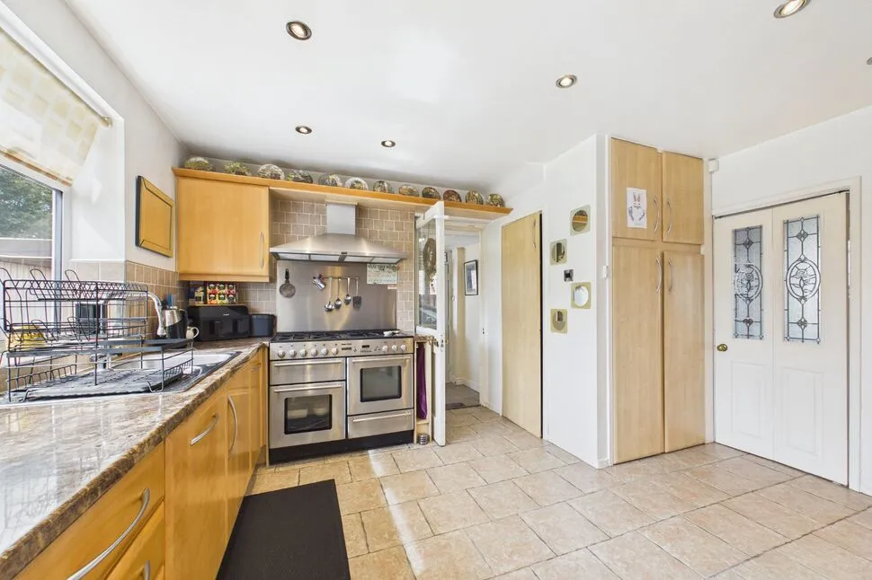 Brooklands Avenue, Seacroft, Leeds, LS14, photo 9