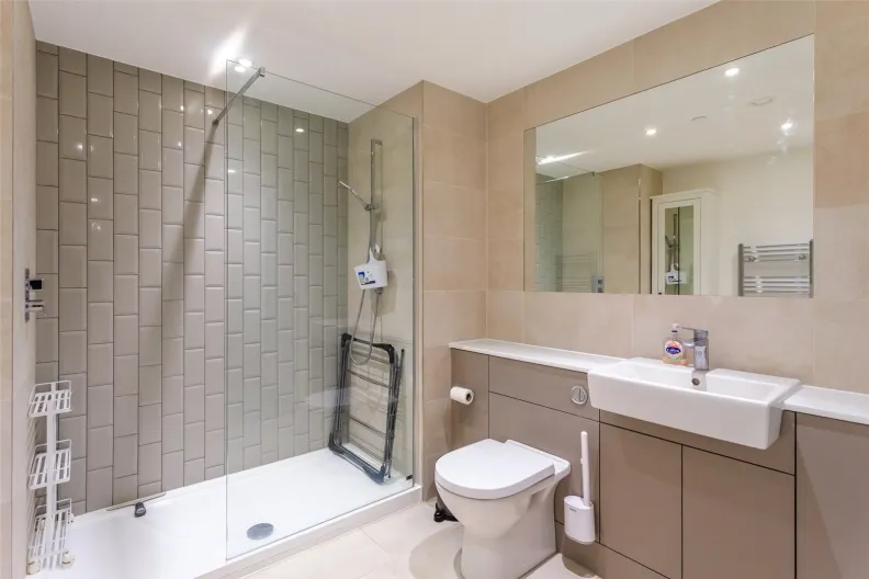 Caversham Road, Beaufort Park, NW9, photo 6