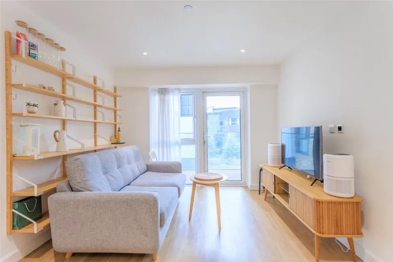 Caversham Road, Beaufort Park, NW9, photo 2