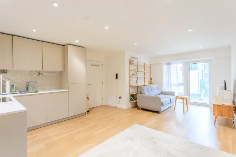 Caversham Road, Beaufort Park, NW9, photo 13