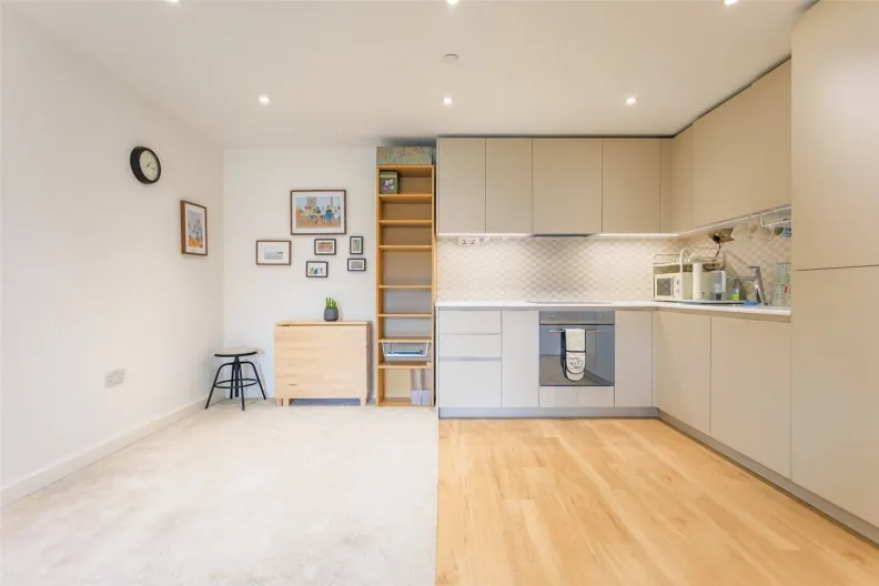 Caversham Road, Beaufort Park, NW9, photo 3