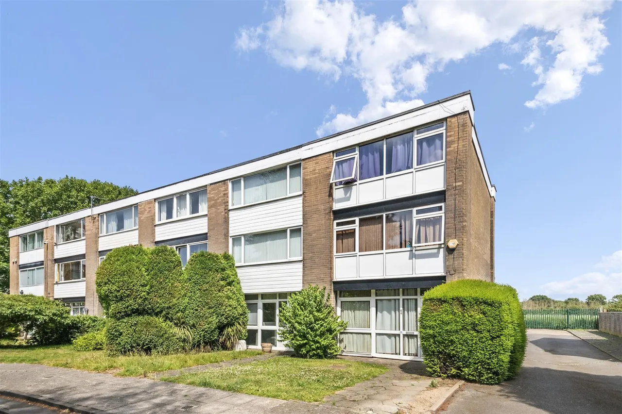 4 bed house for sale, Wheatlands, Heston
