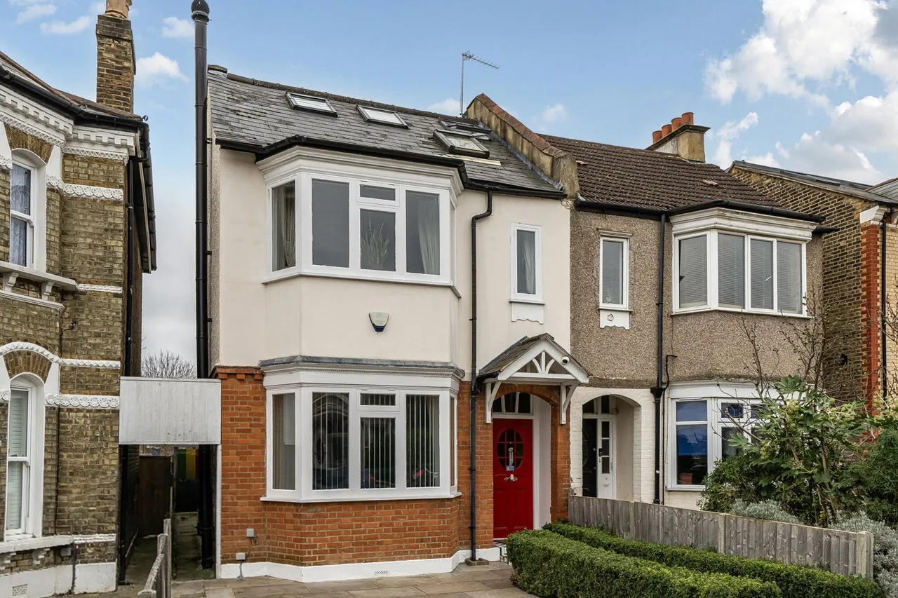 5 bed house for sale — Friern Road, SE22