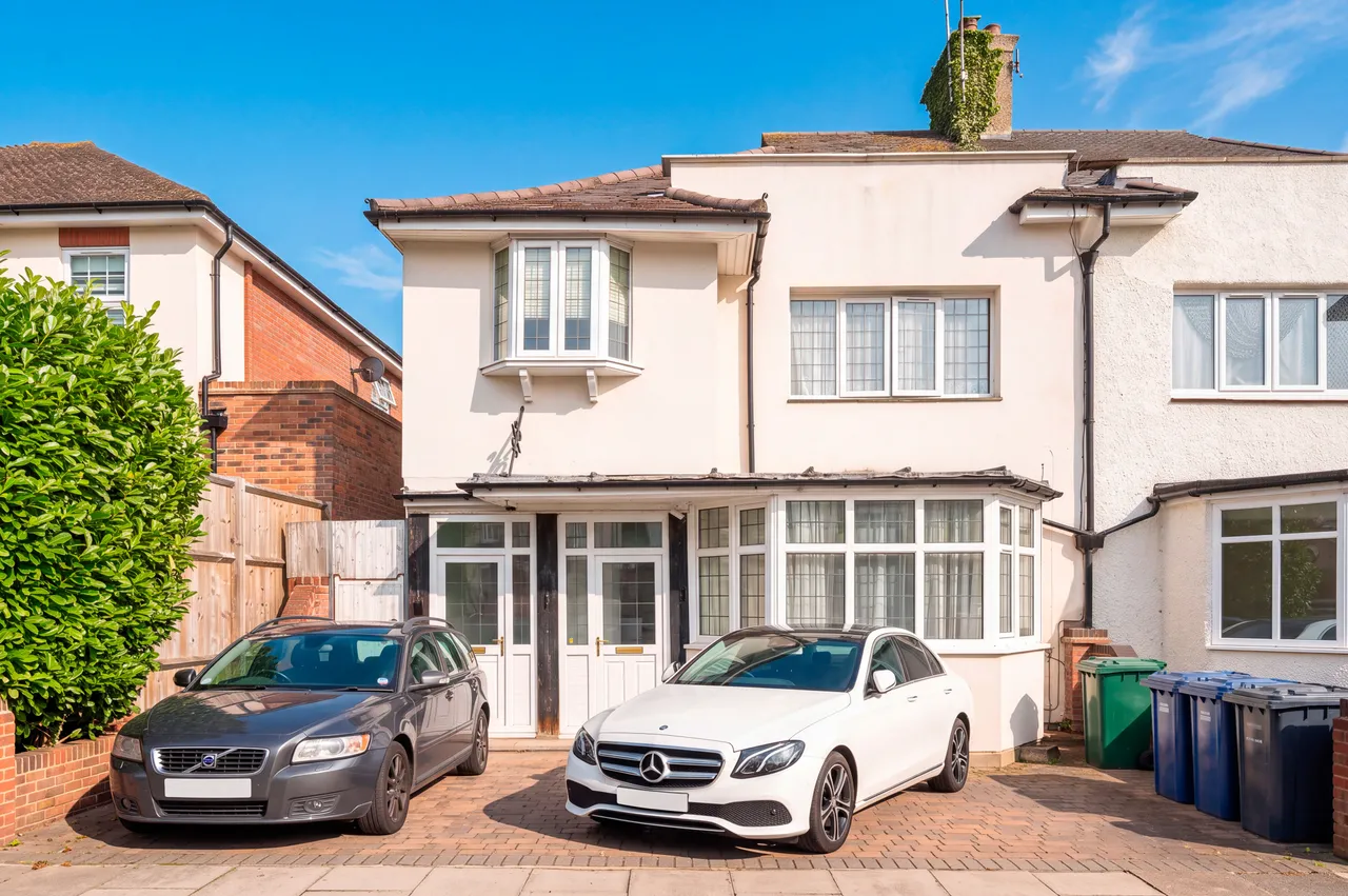2 bed flat to rent — 2a Windermere Avenue, London