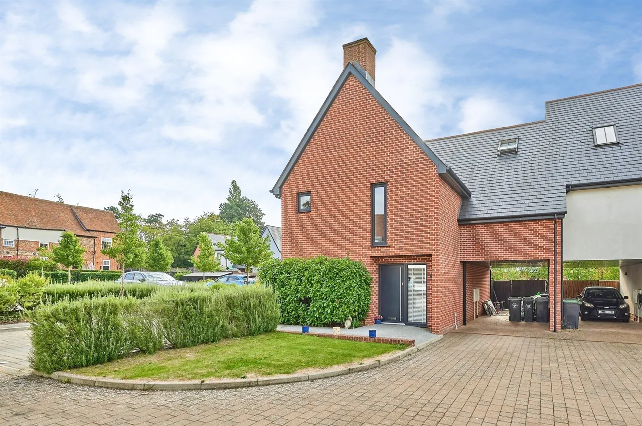 5 bed house for sale, Morris Dance Place, Dunmow, CM6